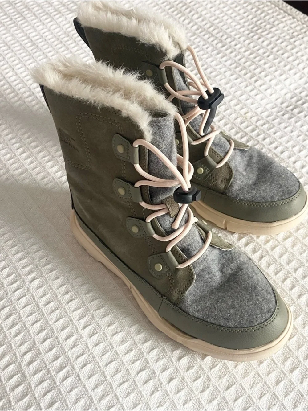 Sorel Olive Green and Gray Winter Lace-Up Boots with Cream Faux Fur
